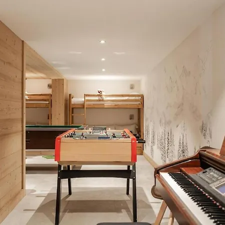 6 Bedrooms Chalet With Sauna & Nearby Skilifts- If You Want To Book, Please Contact On Wh-ats-app - 0034-635-520-036 !!!! Villa