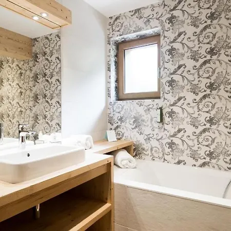 6 Bedrooms Chalet With Sauna & Nearby Skilifts- If You Want To Book, Please Contact On Wh-ats-app - 0034-635-520-036 !!!! Villa